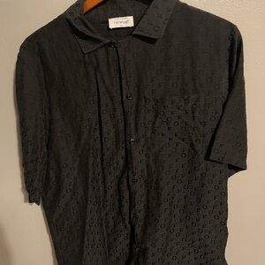 OFF-WHITE LOGO-JACQUARD CAMP BLACK COLLAR TEXTURED BUTTON DOWN SHIRT SIZE L